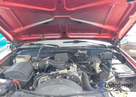 1998 Chevrolet C1500 Sportside z USA, uszkodzony, nr VIN 1GCEC14R0WZ184775